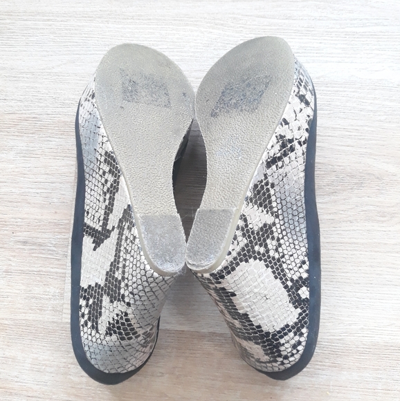 1990's Express Faux Snake Skin Open Toe Wedge Heels - Size 10 Black Suede Shoes - Picture 12 of 15